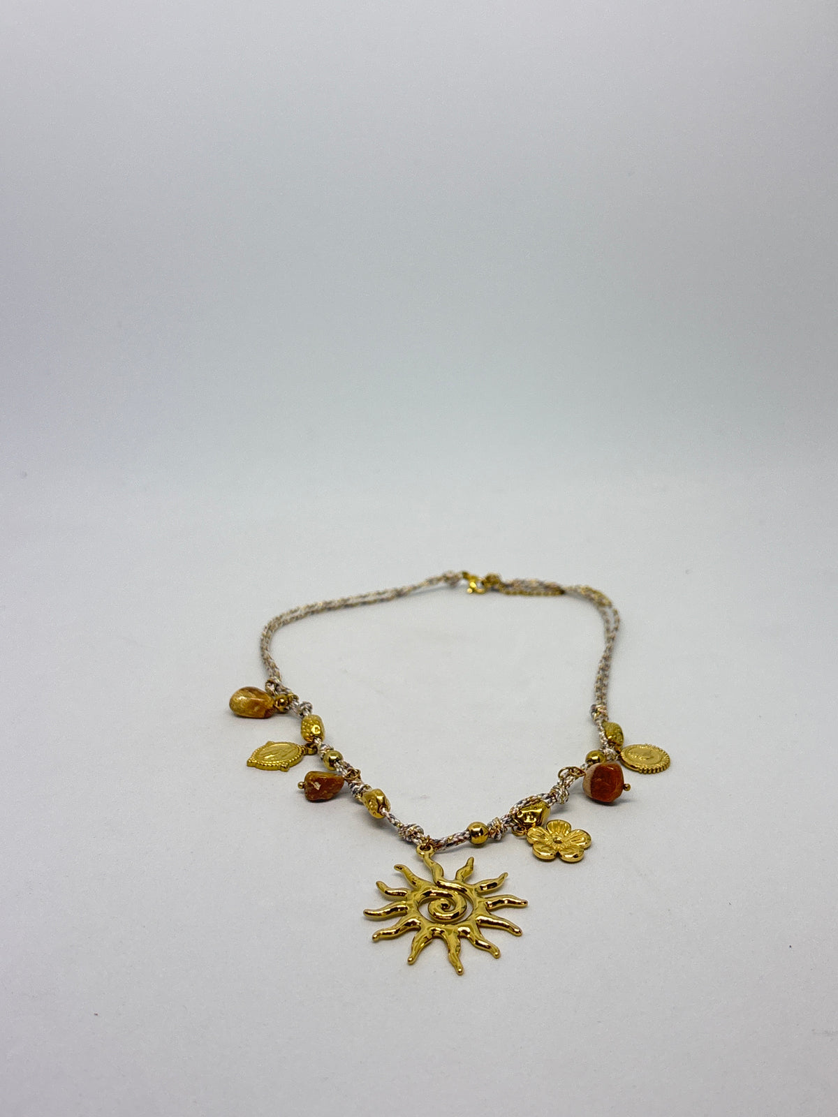 Collier multi-breloque soleil beige - plaqué or 18K