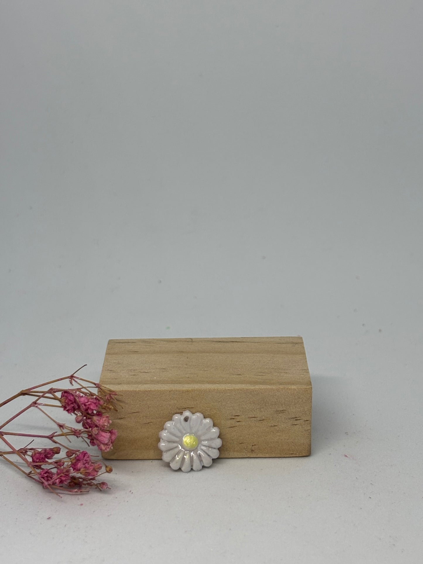 Breloque en pâte fimo - marguerite 1,5cm