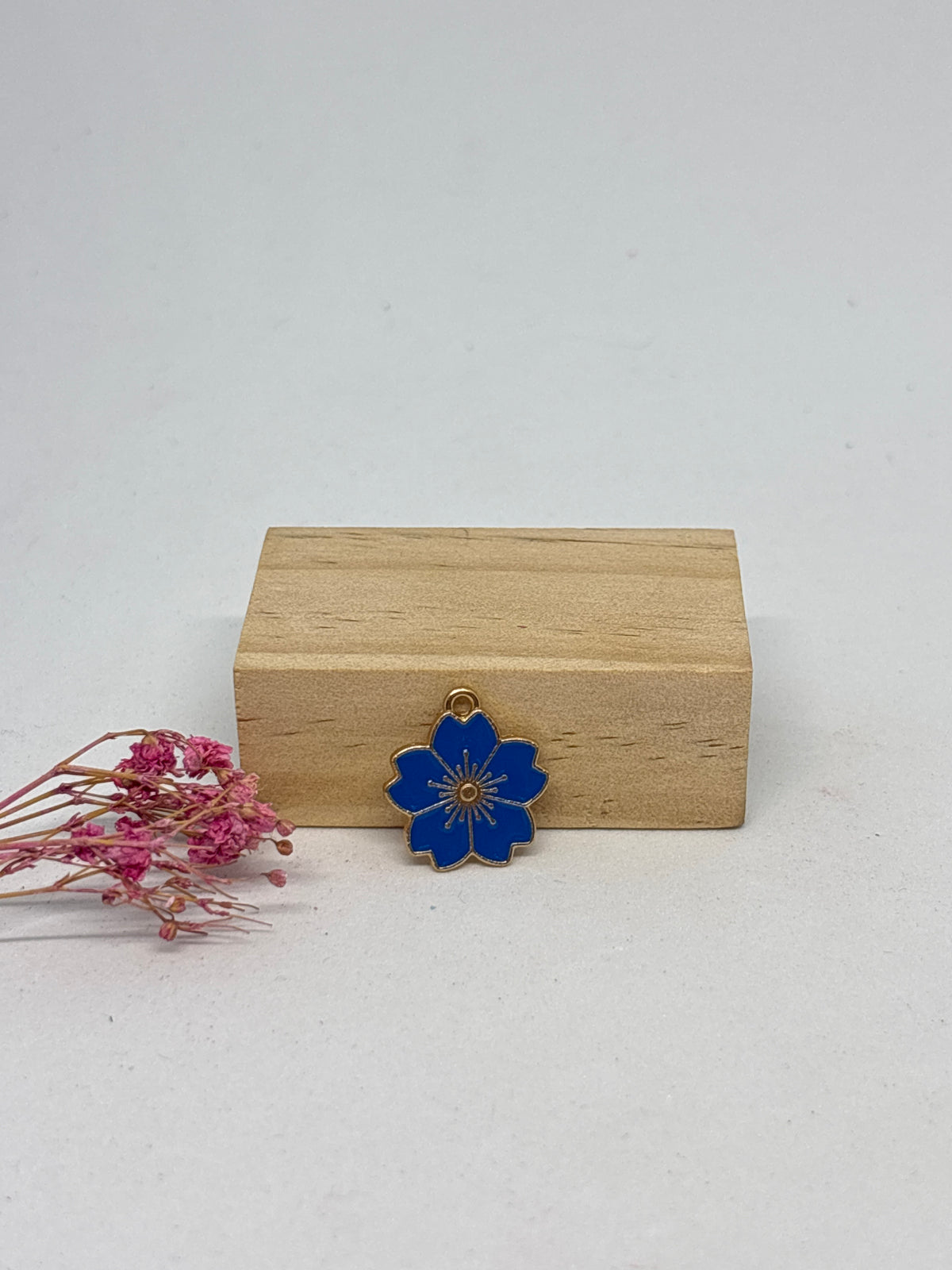 Breloque Fleur de Cerisier 1,6 cm  – Acier inoxydable 🌸✨