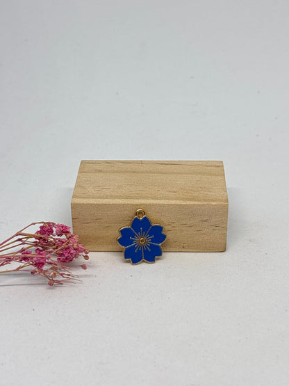 Breloque Fleur de Cerisier 1,6 cm  – Acier inoxydable 🌸✨