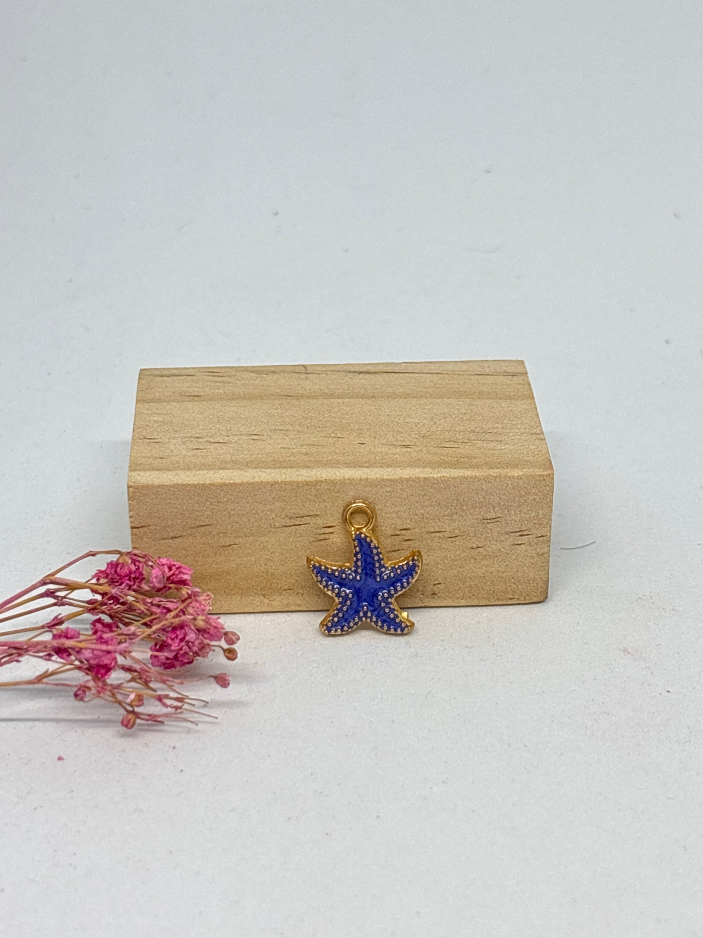 Breloque étoile de mer colorées 1,5cm - alliage de zinc doré