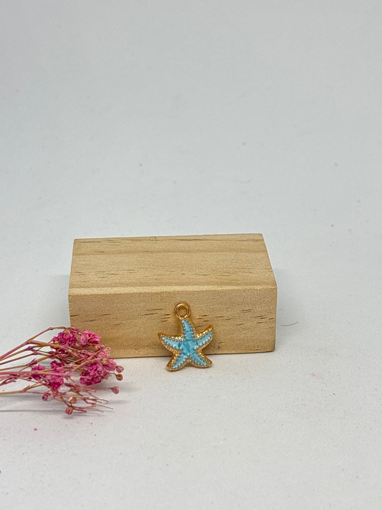 Breloque étoile de mer colorées 1,5cm - alliage de zinc doré