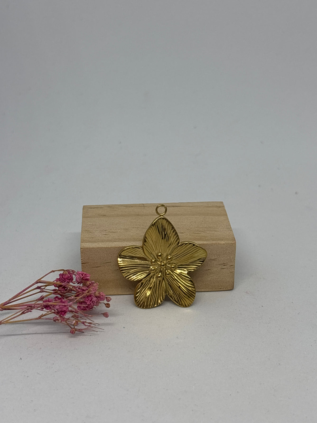 Breloque Fleur de Tiaré 3,3cm – Acier inoxydable 🌺✨