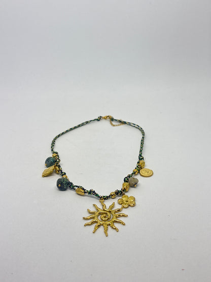 Collier multi-breloques soleil vert - plaqué or 18K