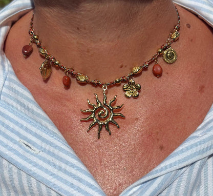 Collier multi-breloque rouge - plaqué or 18K