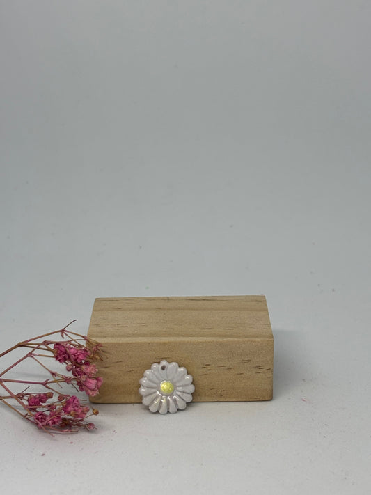 Breloque en pâte fimo - marguerite 1,5cm